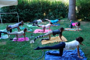yoga en los campamentos hipicos
