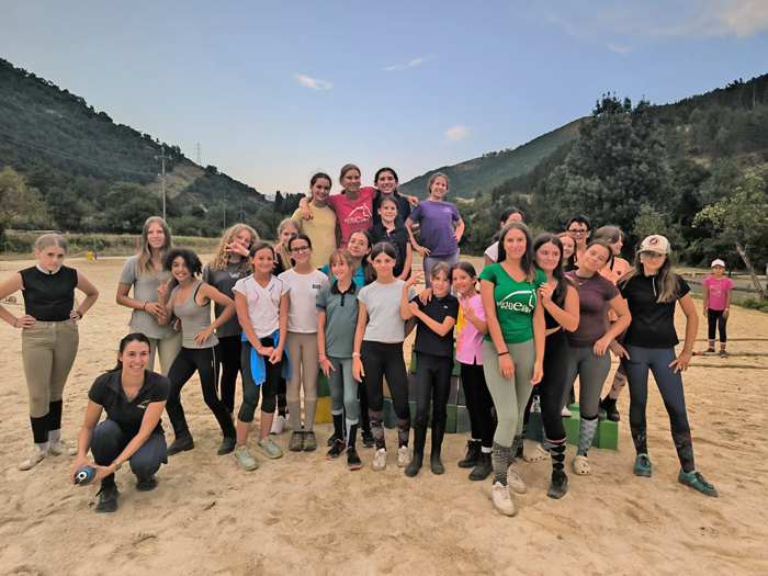 Participantes de la semana 8 de los campamentos hipicos